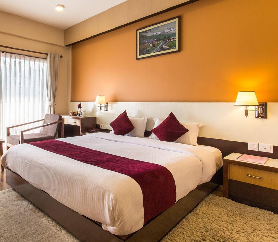Hotel Queens Park Pokhara Ngoại thất bức ảnh