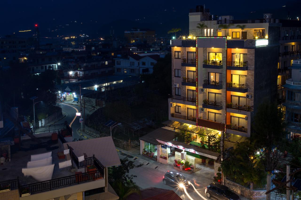 Hotel Queens Park Pokhara Ngoại thất bức ảnh