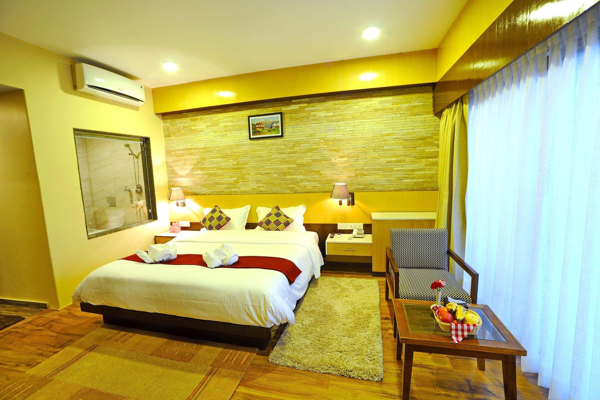 Hotel Queens Park Pokhara Ngoại thất bức ảnh