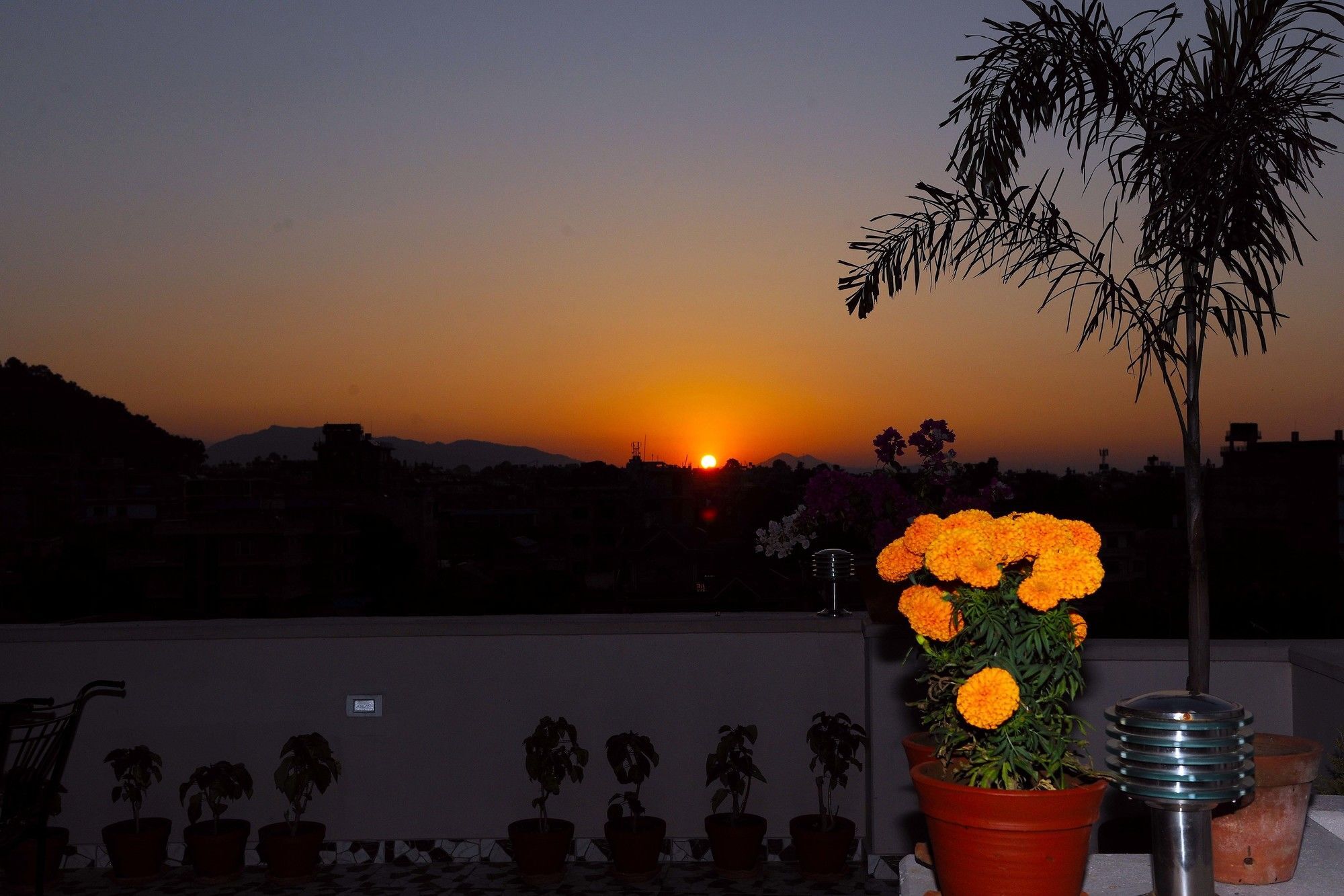 Hotel Queens Park Pokhara Ngoại thất bức ảnh