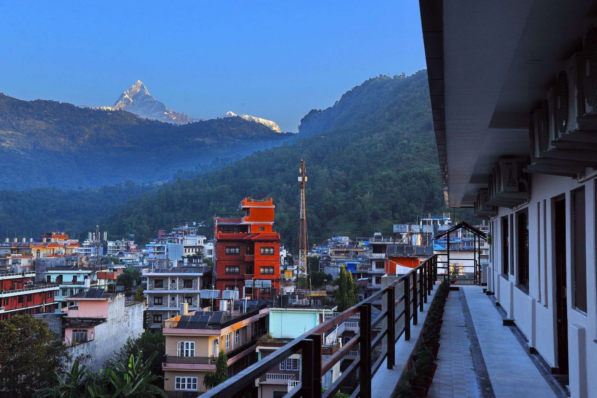 Hotel Queens Park Pokhara Ngoại thất bức ảnh