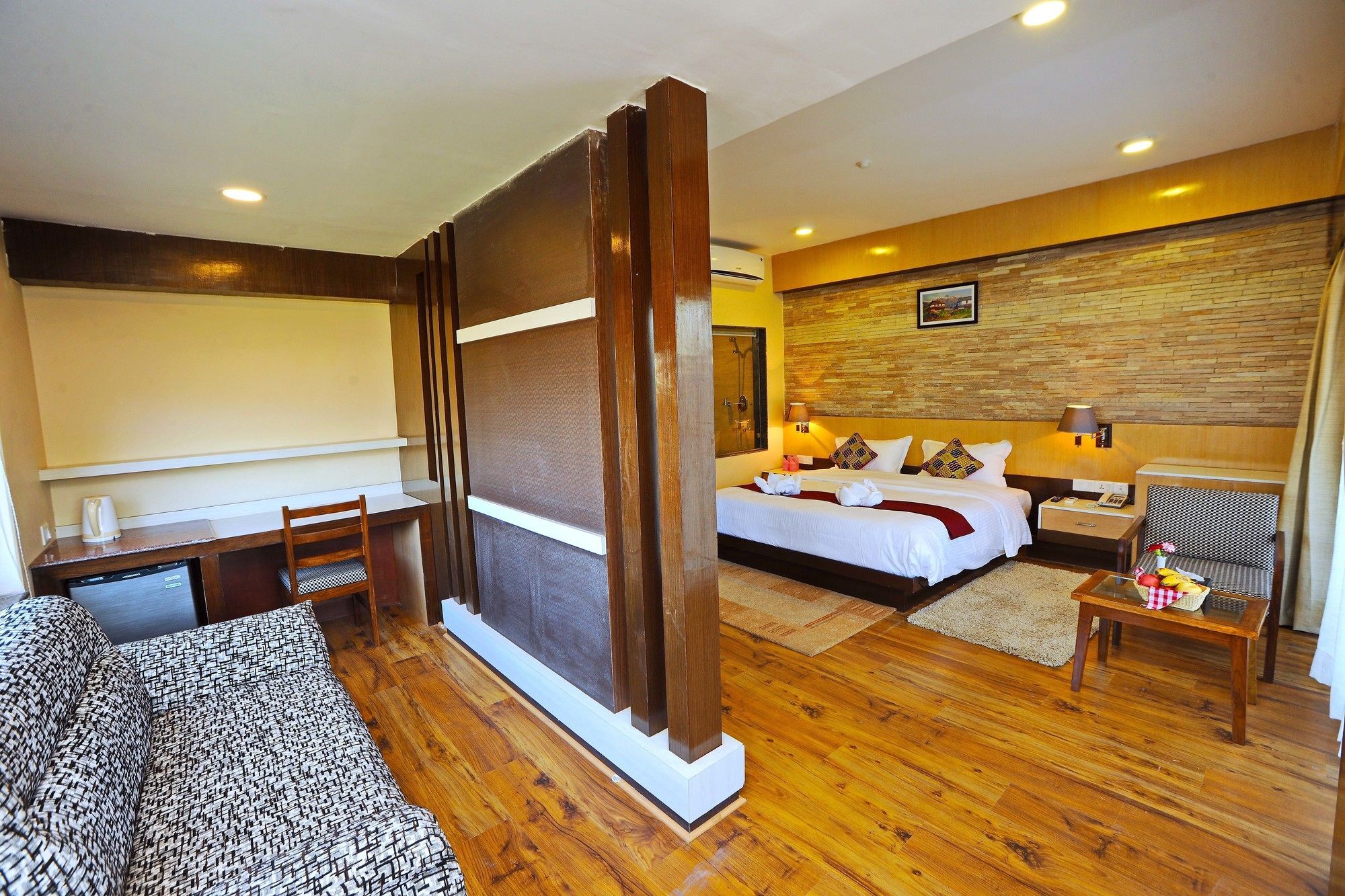 Hotel Queens Park Pokhara Ngoại thất bức ảnh