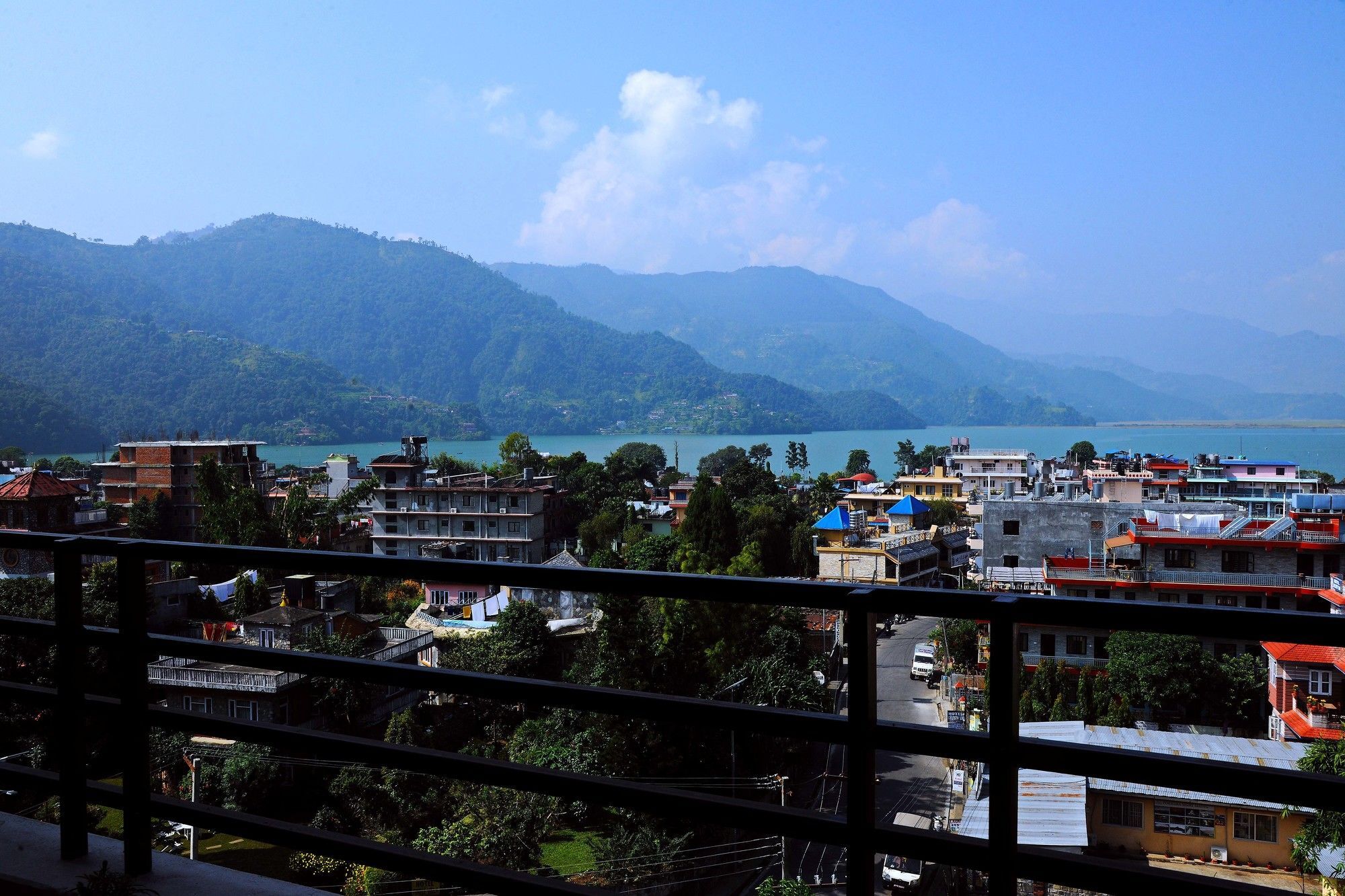 Hotel Queens Park Pokhara Ngoại thất bức ảnh
