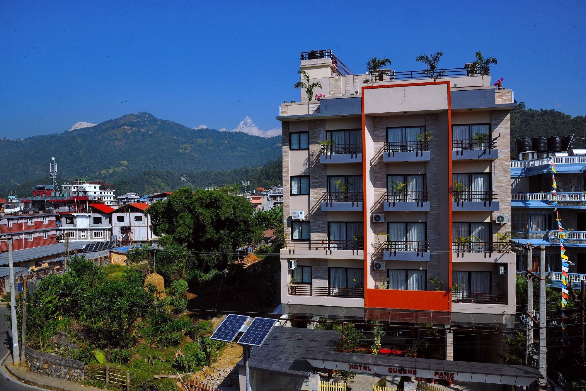 Hotel Queens Park Pokhara Ngoại thất bức ảnh