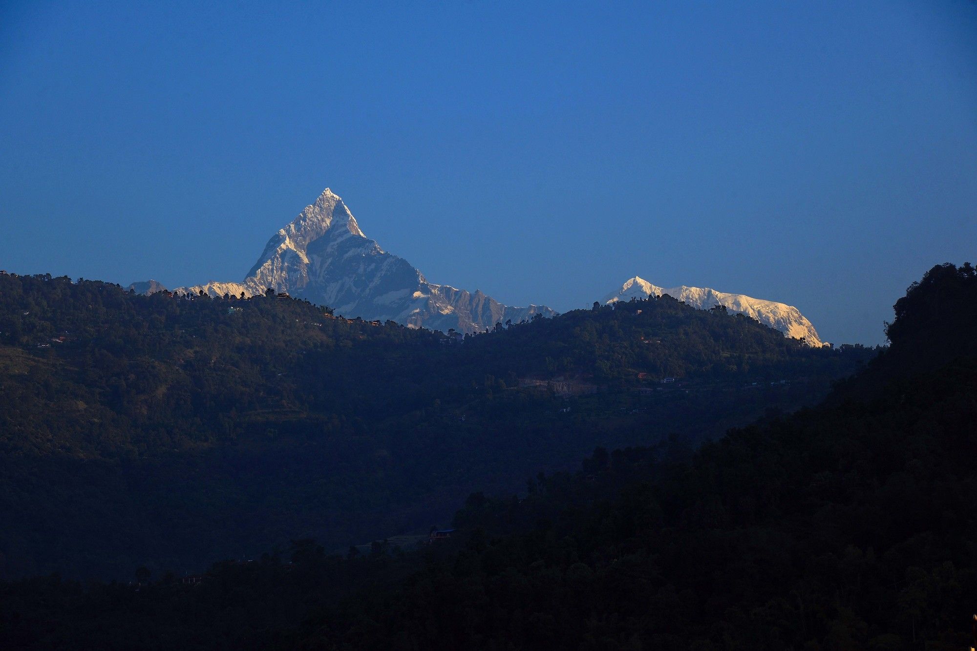 Hotel Queens Park Pokhara Ngoại thất bức ảnh
