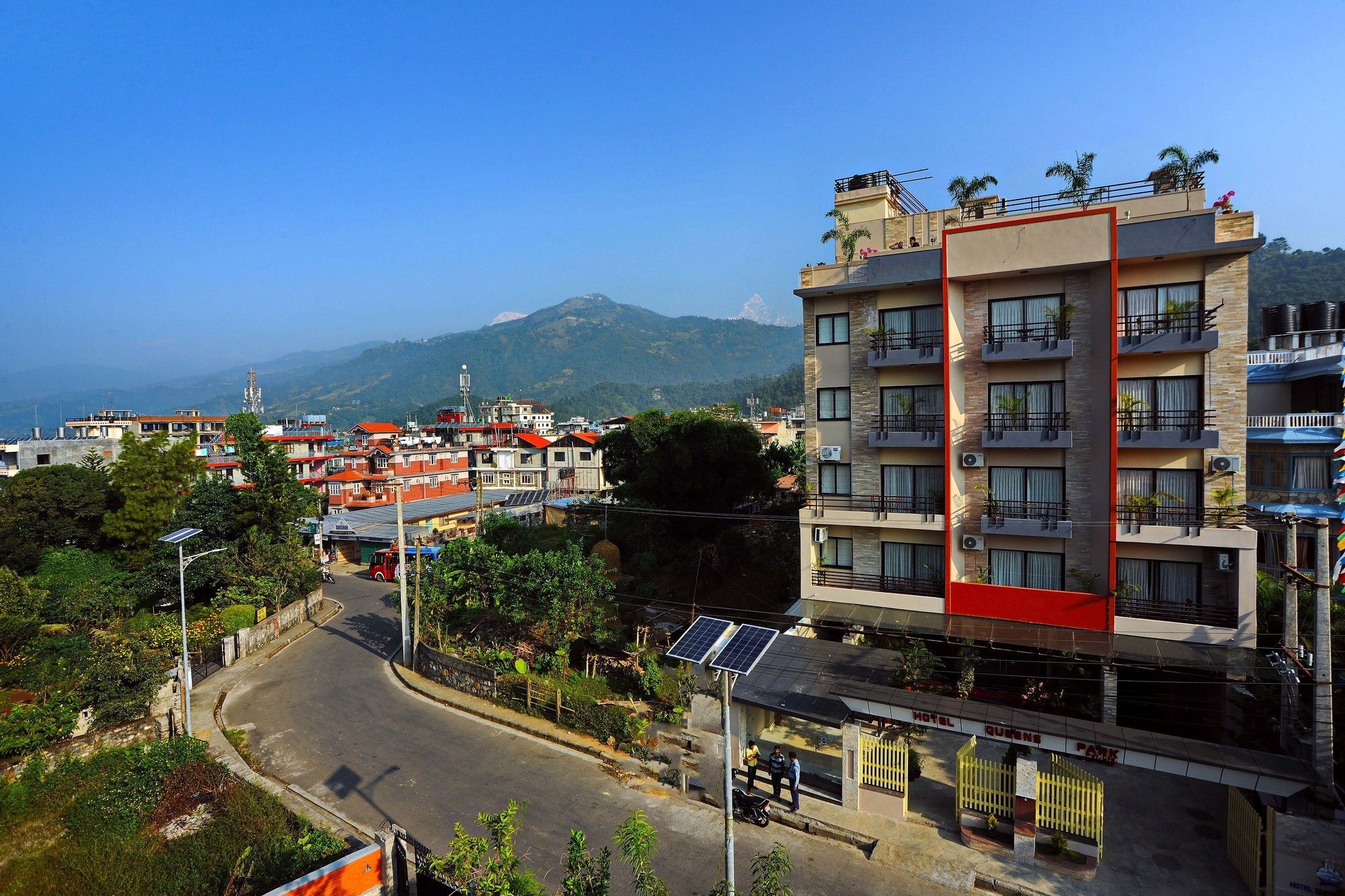 Hotel Queens Park Pokhara Ngoại thất bức ảnh